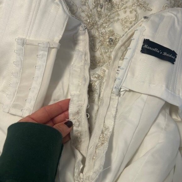 Custom wedding gown - Picture 14 of 16